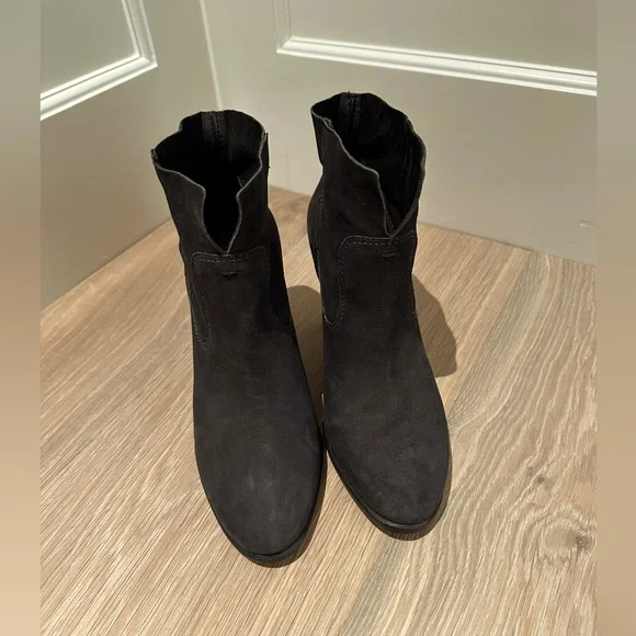 Vince Camuto Feina ankle bootie black suede - Picture 6 of 11